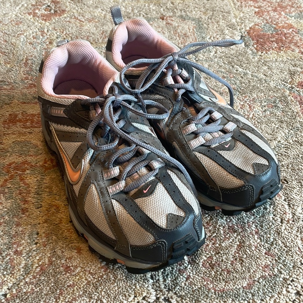 Nike Alvord Series Trail Running Shoes in Gray & Pink SIZE 8.5 | NIKE ACG EUC